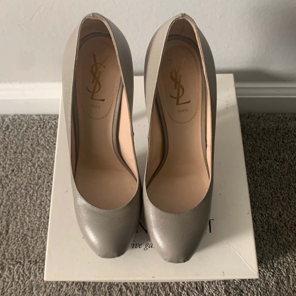 Yves Saint Laurent Gray Pumps